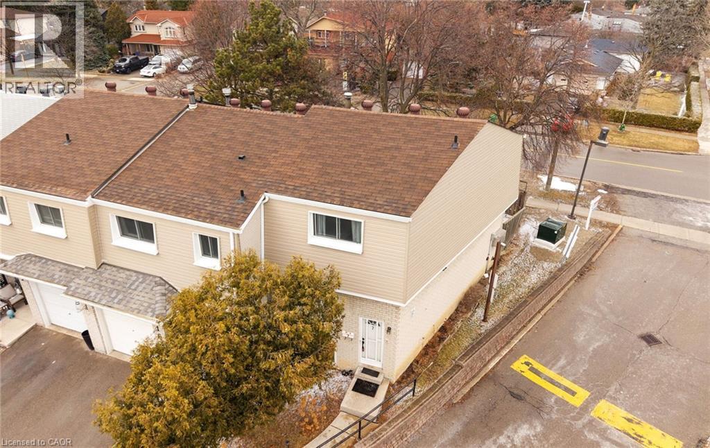 Row / Townhouse for Sale in 400 MISSISSAUGA VALLEY Boulevard Unit# 7|Mississauga, Ontario L5A3N6 2