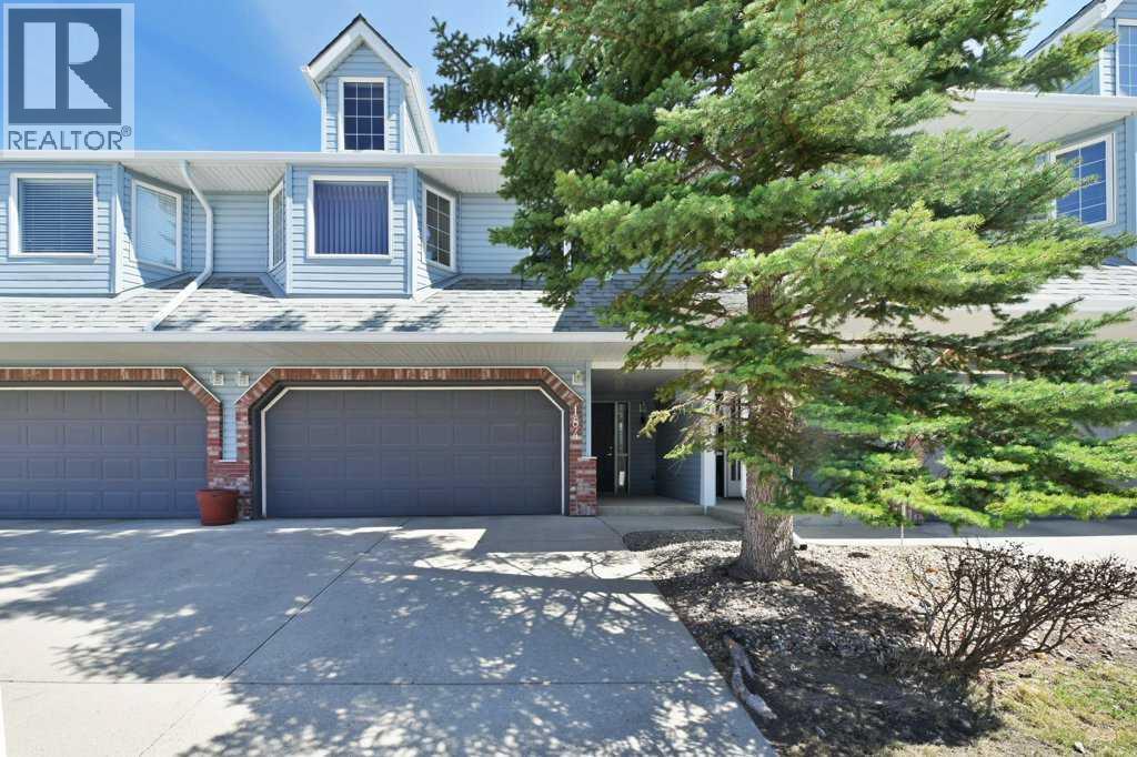 Row / Townhouse for Sale in 184 Valley Ridge Heights NW|Calgary, Alberta T3B5T3