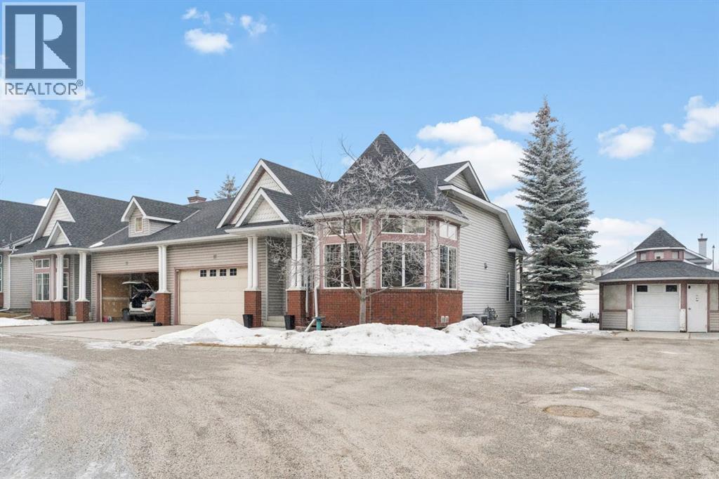 Duplex for Sale in 17 Prestwick Pond Terrace SE|Calgary, Alberta T2Z3Z7
