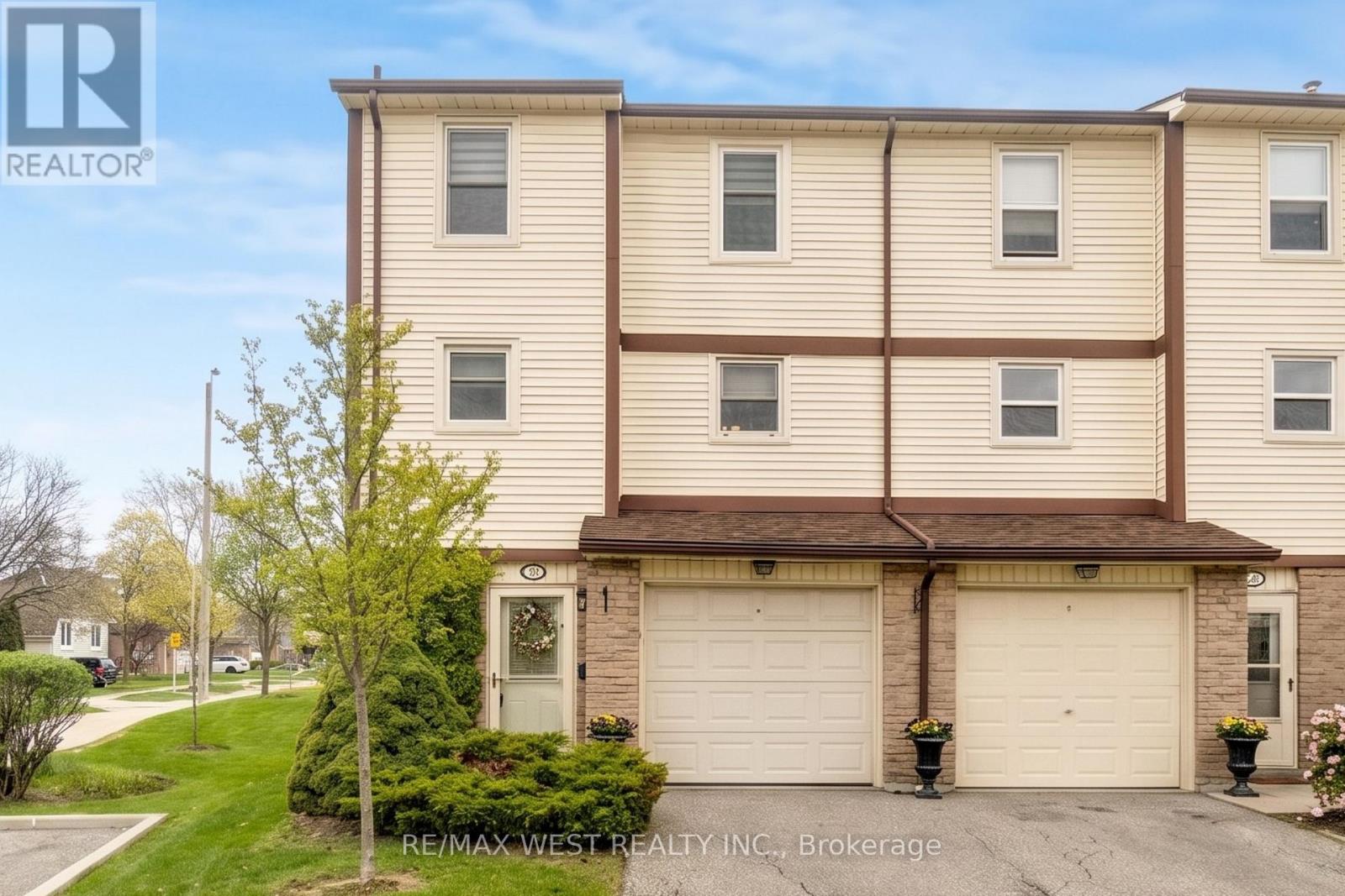 Row / Townhouse for Sale in 24 - 7340 COPENHAGEN ROAD|Mississauga (Meadowvale), Ontario L5N2S5