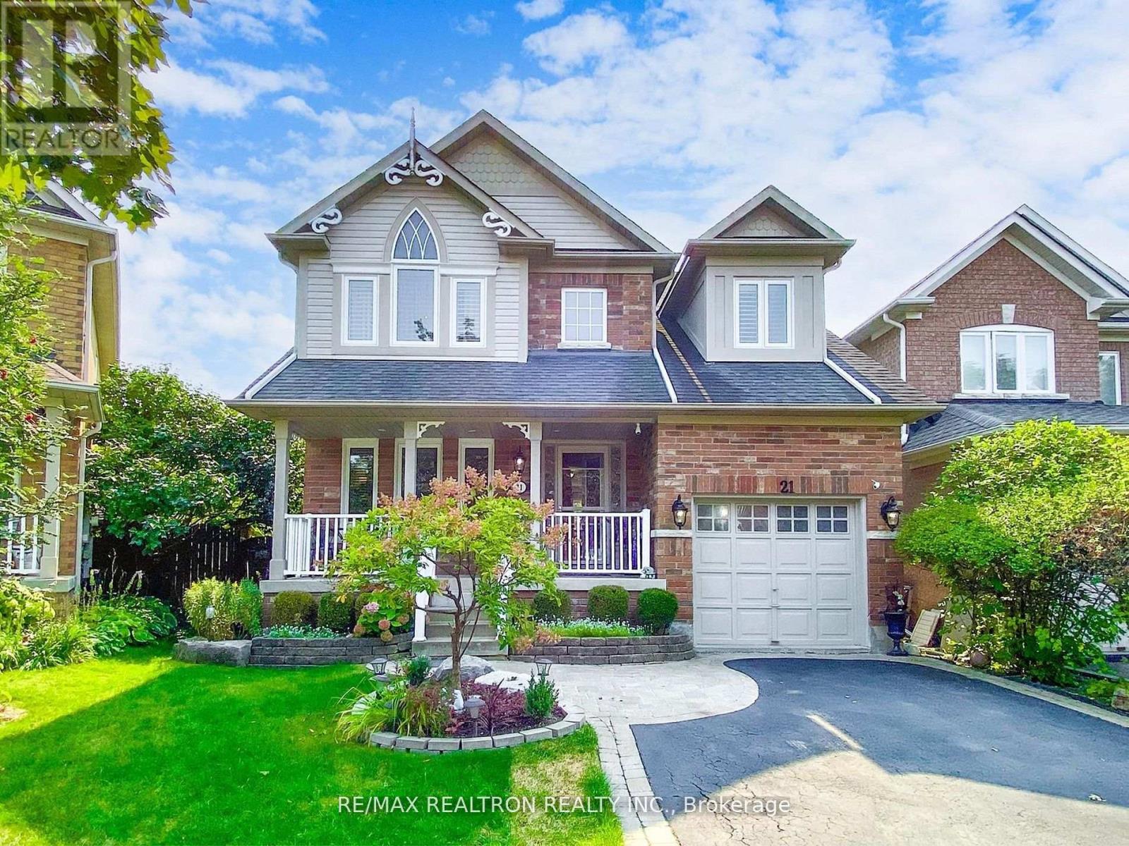 21 WATKINS GLEN CRESCENT, Aurora (Bayview Wellington), Ontario L4G7P3