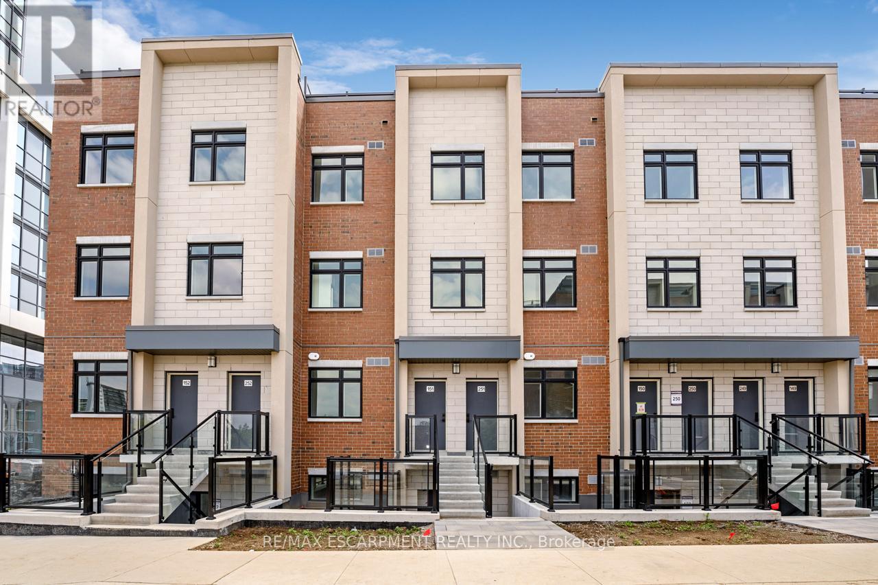 Row / Townhouse for Sale in 251 - 1075 DOUGLAS MCCURDY COMMON|Mississauga (Lakeview), Ontario L5G0C6