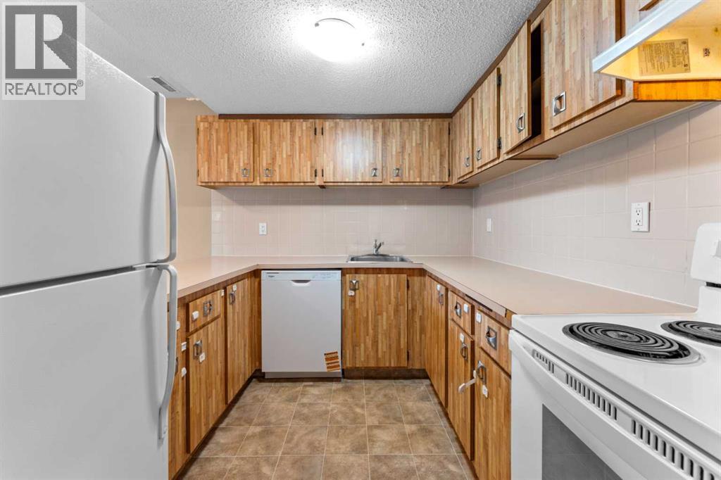 Row / Townhouse for Sale in 1202, 2200 Woodview Drive SW|Calgary, Alberta T2W3N6 4