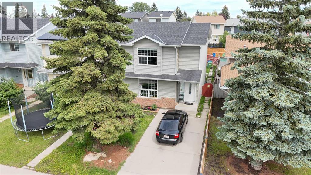 House for Sale in 136 Martindale Drive NE|Calgary, Alberta T3J3G5
