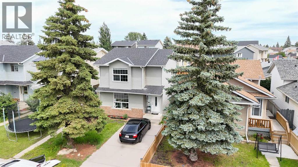 House for Sale in 136 Martindale Drive NE|Calgary, Alberta T3J3G5 3