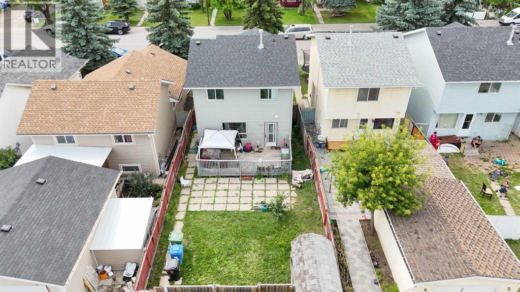House for Sale in 136 Martindale Drive NE|Calgary, Alberta T3J3G5 4