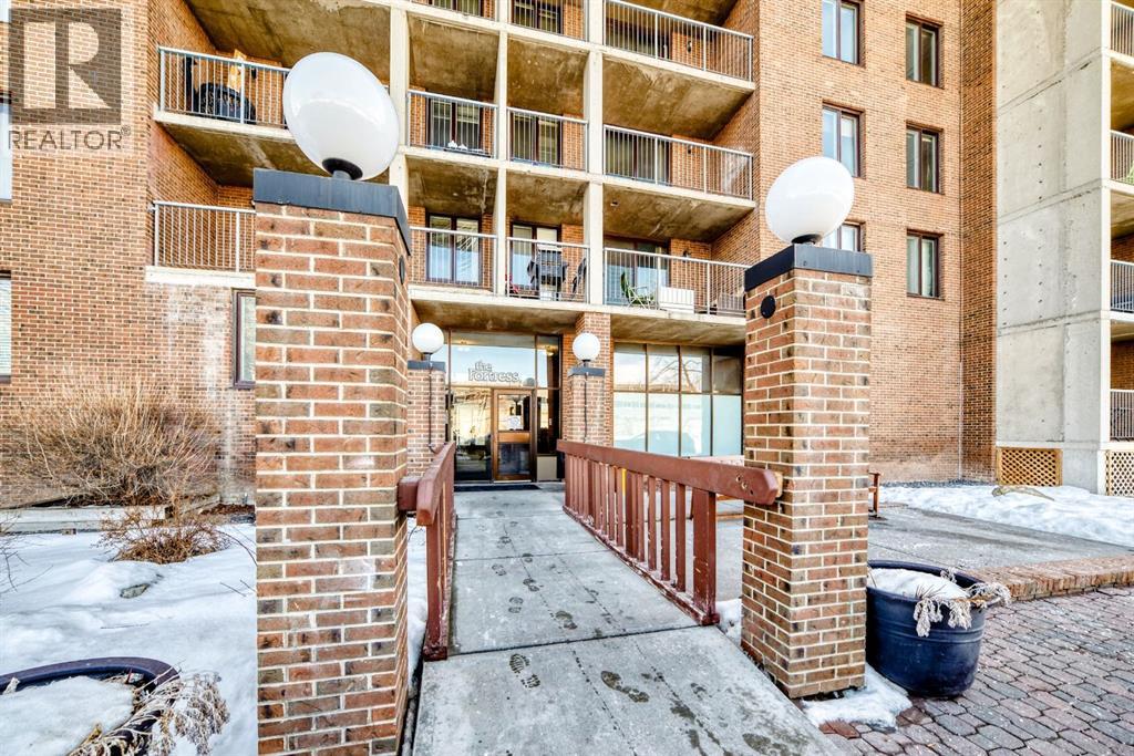 Apartment for Sale in 112, 4944 Dalton Drive NW|Calgary, Alberta T3A2E6