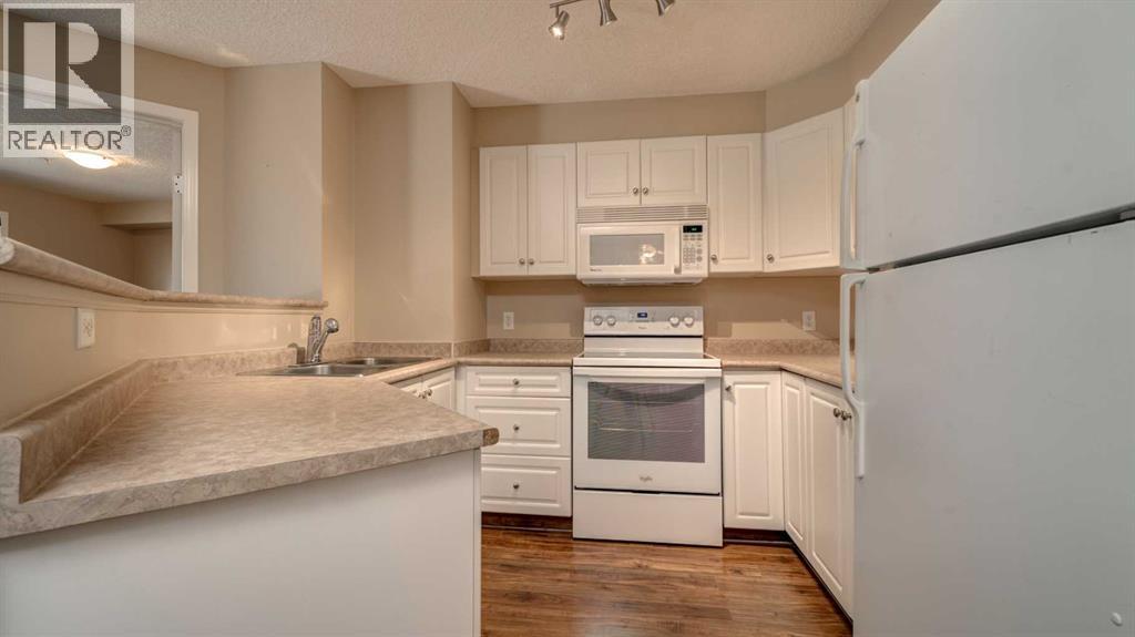 Apartment for Sale in 208, 5500 Somervale Court SW|Calgary, Alberta T2Y4L9 5