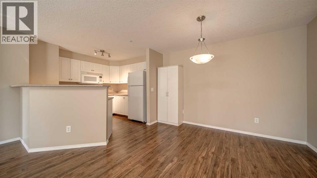 Apartment for Sale in 208, 5500 Somervale Court SW|Calgary, Alberta T2Y4L9 4