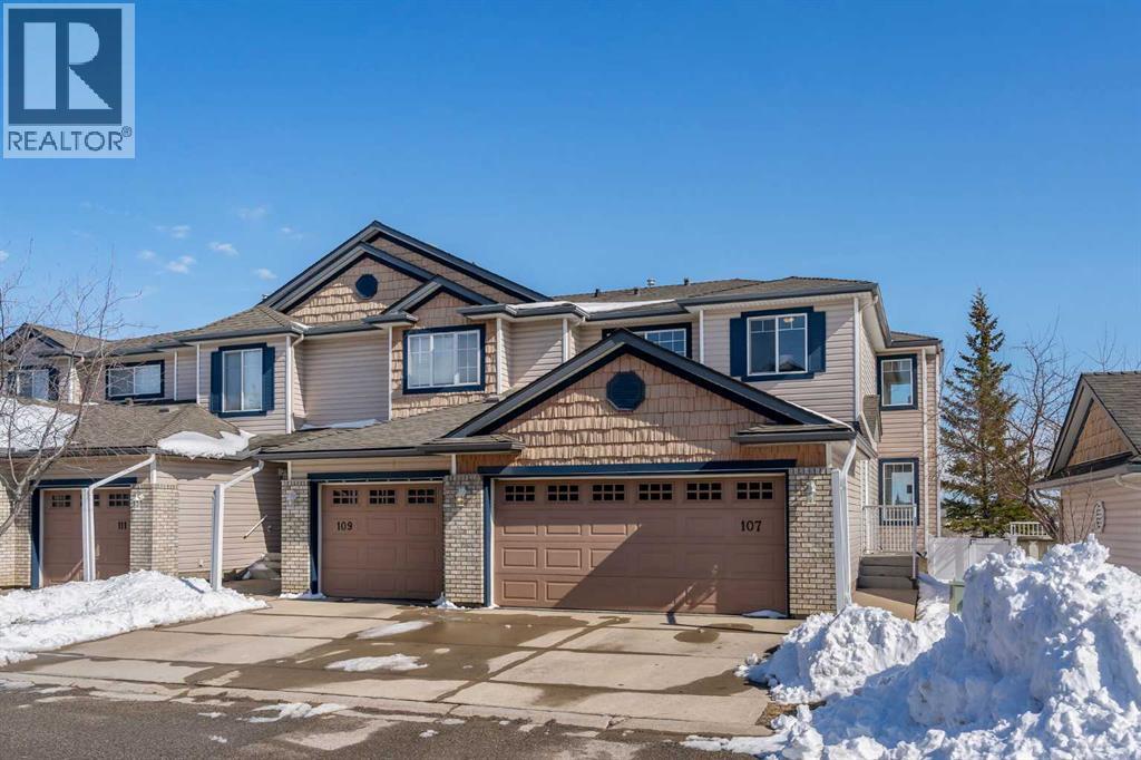Row / Townhouse for Sale in 107 Citadel Estates Manor NW|Calgary, Alberta T3G5M7