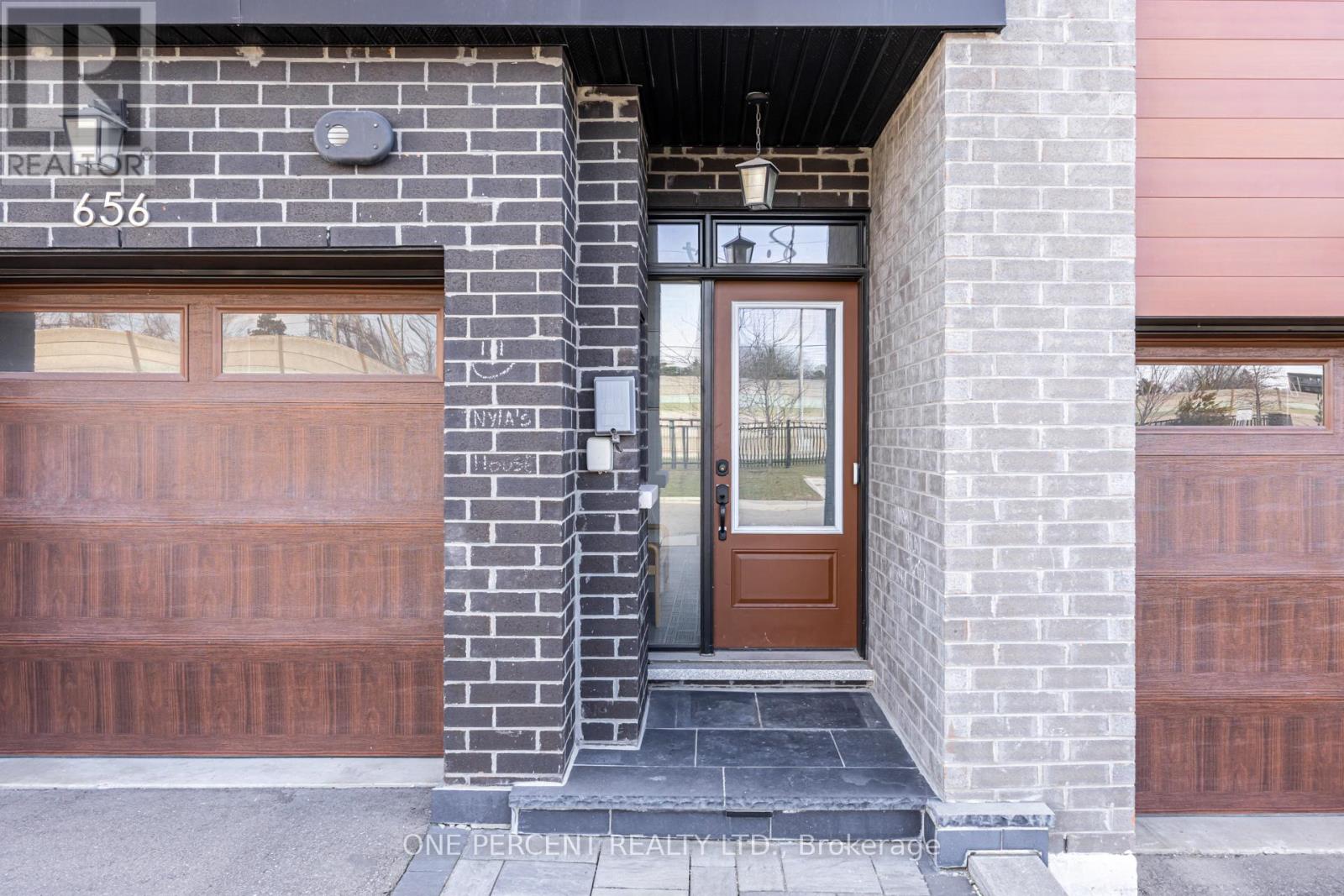 Row / Townhouse for Sale in 656 TUPELO COURT|Mississauga (Mineola), Ontario L5G0C4 3