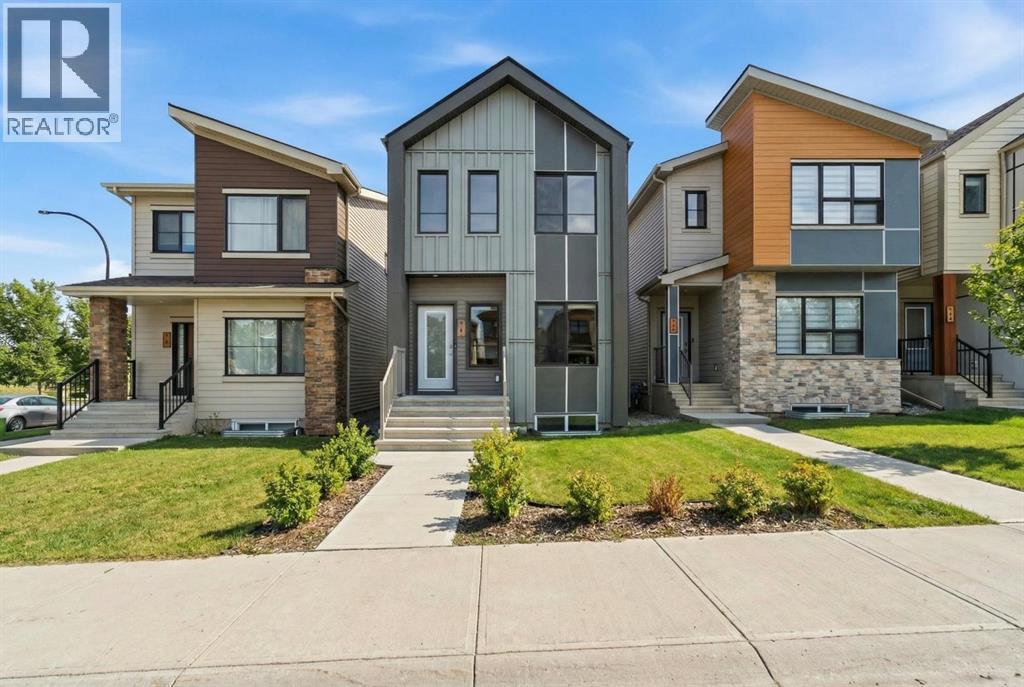 House for Sale in 8 Heartwood Lane SE|Calgary, Alberta T3S0P9