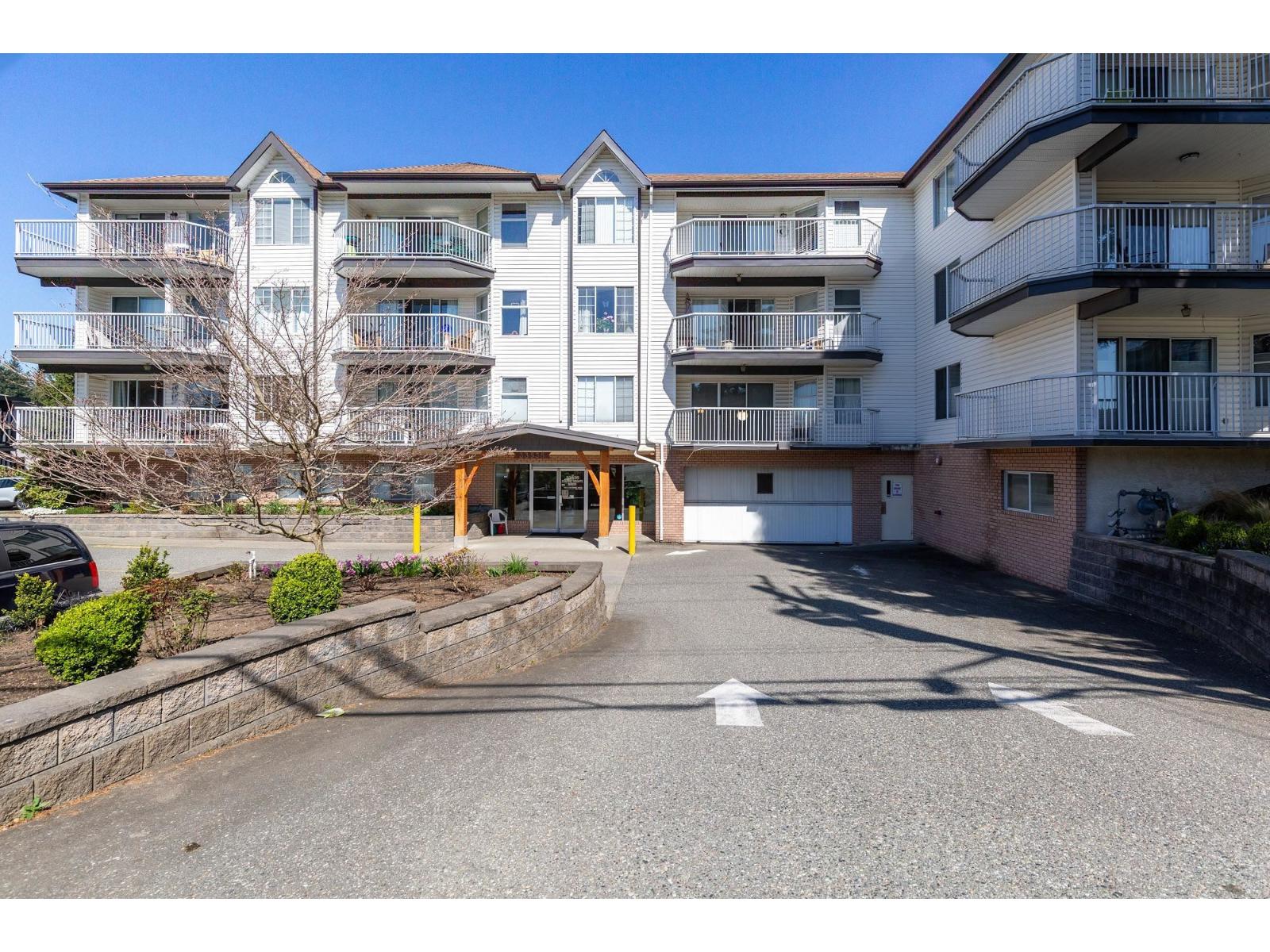 For sale: 104 33535 KING ROAD, Abbotsford, British Columbia V2S6Z5