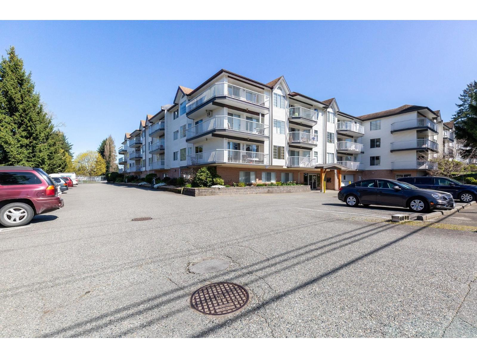 For sale: 104 33535 KING ROAD, Abbotsford, British Columbia V2S6Z5