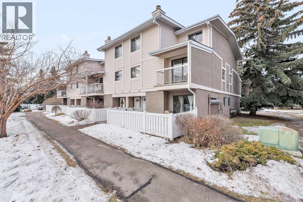 Row / Townhouse for Sale in 47, 3015 51 Street SW|Calgary, Alberta T3E6N5