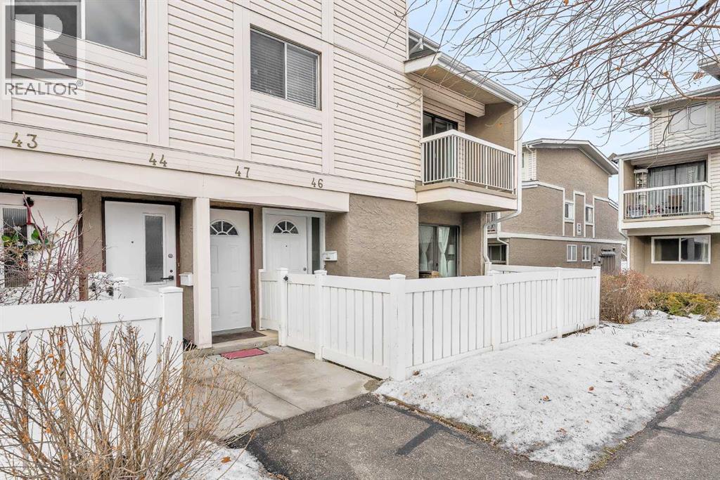 Row / Townhouse for Sale in 47, 3015 51 Street SW|Calgary, Alberta T3E6N5 3