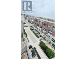 Row / Townhouse – 27 - 95 EASTWOOD PARK GARDENS, Toronto – photo 1