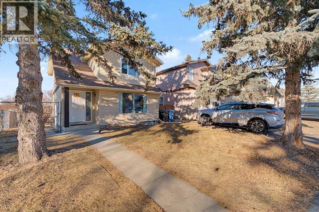 House for Sale in 332 Abinger Crescent NE|Calgary, Alberta T2A6L3