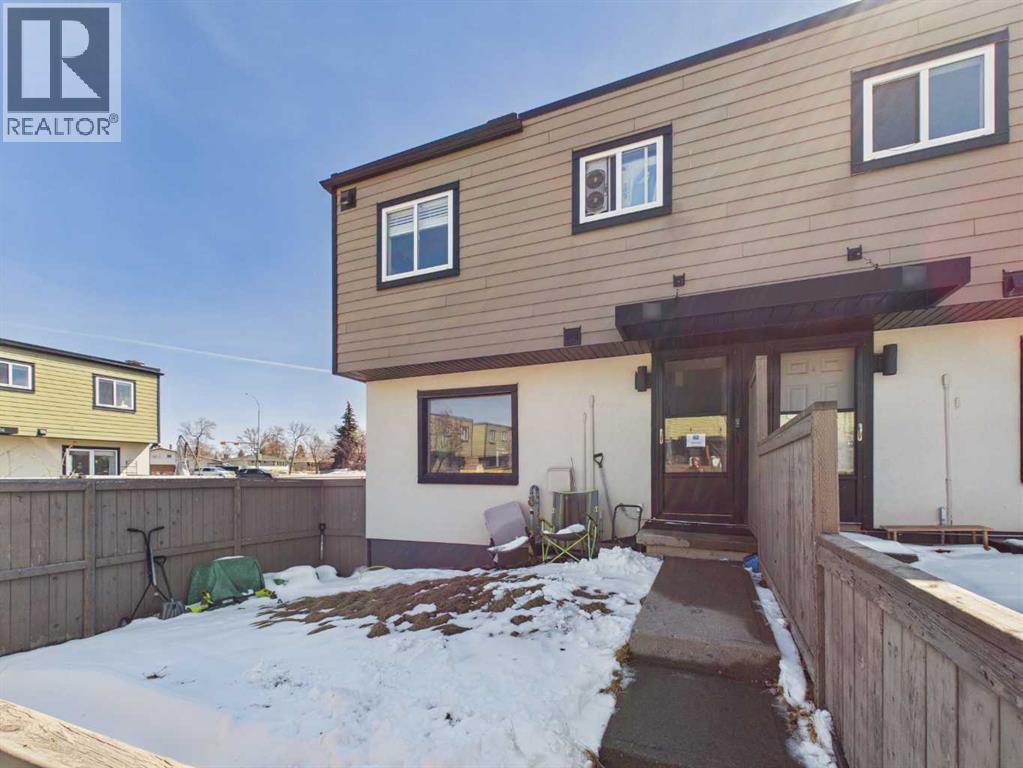 Row / Townhouse for Sale in 68, 3809 45 Street SW|Calgary, Alberta T3E3H4