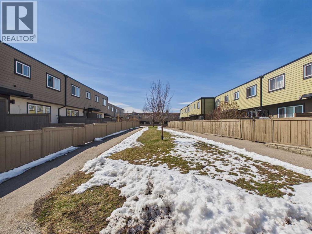 Row / Townhouse for Sale in 68, 3809 45 Street SW|Calgary, Alberta T3E3H4 2