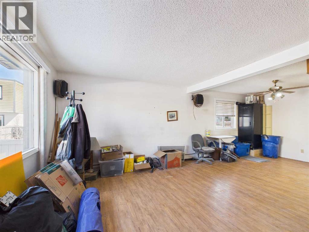 Row / Townhouse for Sale in 68, 3809 45 Street SW|Calgary, Alberta T3E3H4 3
