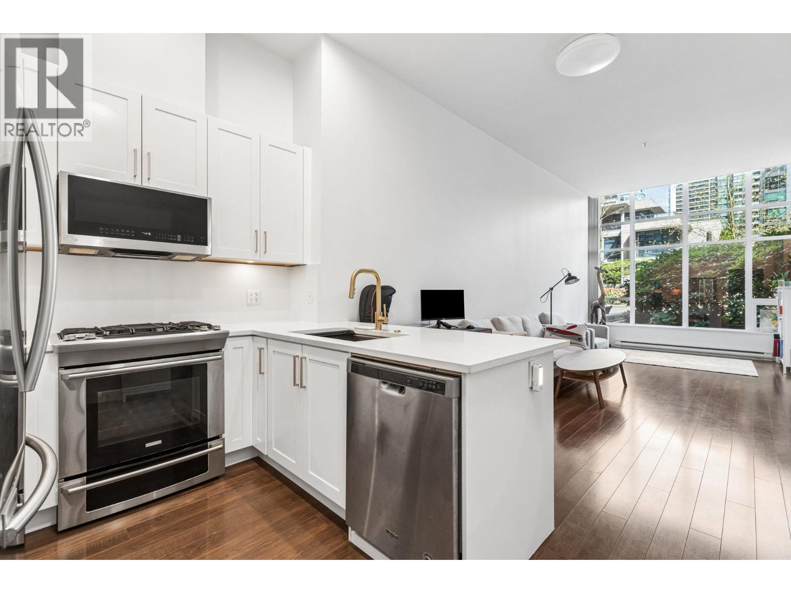 101 2077 ROSSER AVENUE|Burnaby, British Columbia V5C0E1