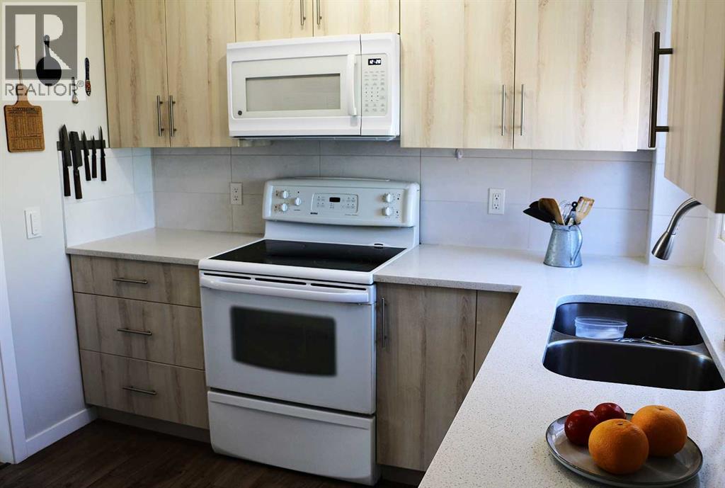 Row / Townhouse for Sale in 1105 53 Street SE|Calgary, Alberta T2A1V5 3