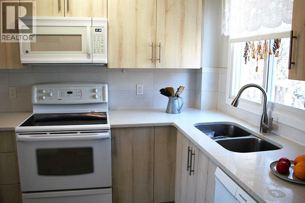 Row / Townhouse for Sale in 1105 53 Street SE|Calgary, Alberta T2A1V5 5