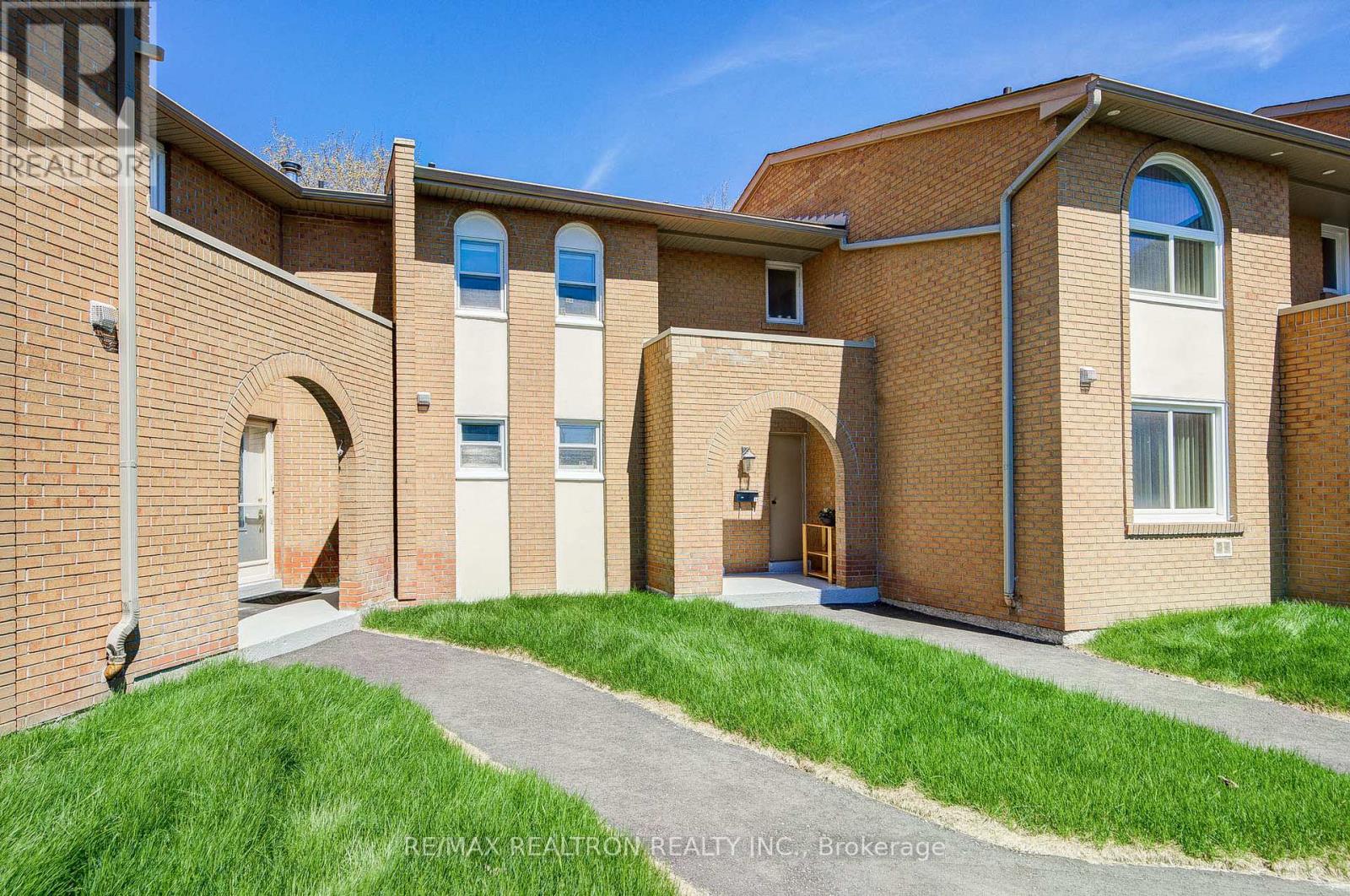 Row / Townhouse for Sale in 14 - 1180 MISSISSAUGA VALLEY BOULEVARD|Mississauga (Mississauga Valleys), Ontario L5A3M9 3