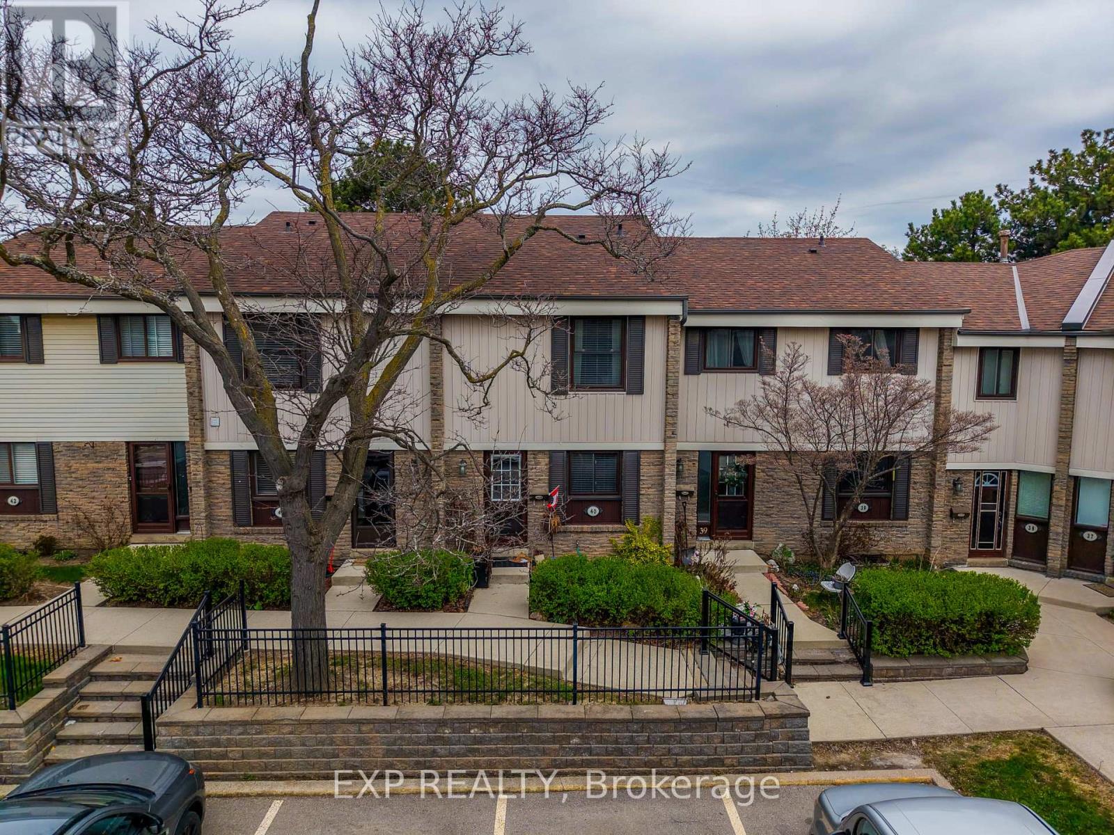Row / Townhouse for Sale in 40 - 2779 GANANOQUE DRIVE|Mississauga (Meadowvale), Ontario L5N2E4 2