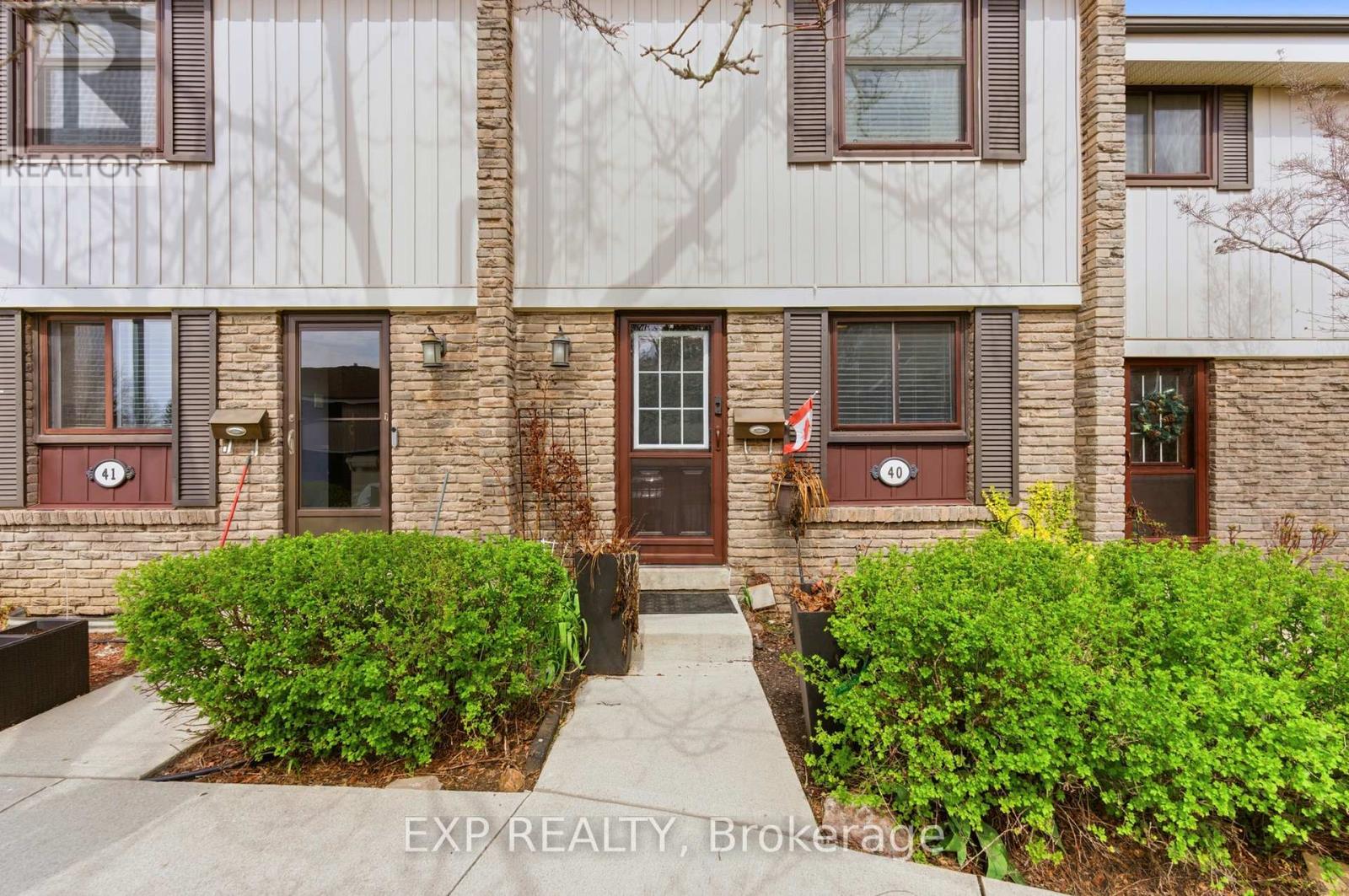 Row / Townhouse for Sale in 40 - 2779 GANANOQUE DRIVE|Mississauga (Meadowvale), Ontario L5N2E4 3
