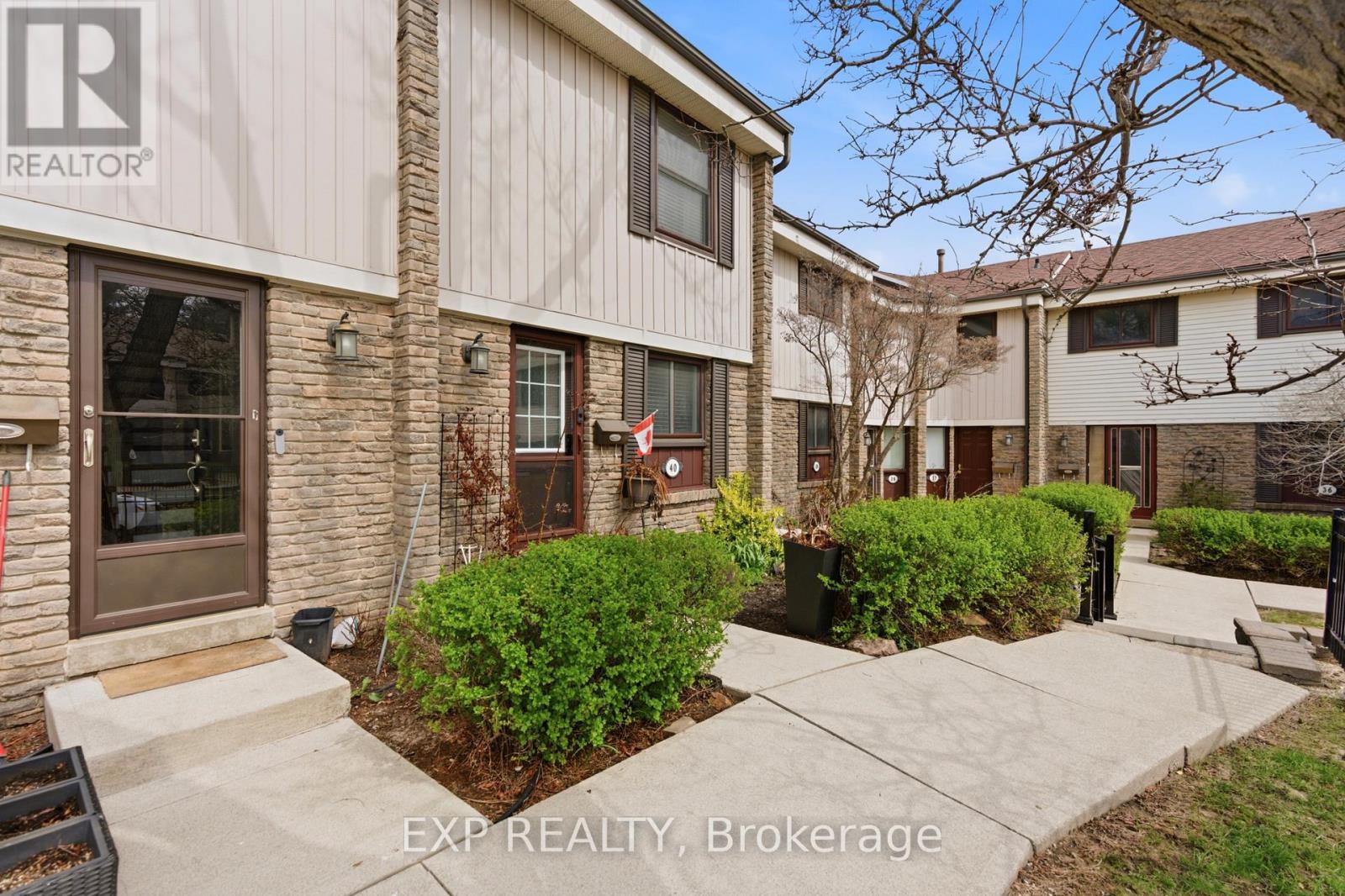 Row / Townhouse for Sale in 40 - 2779 GANANOQUE DRIVE|Mississauga (Meadowvale), Ontario L5N2E4 4