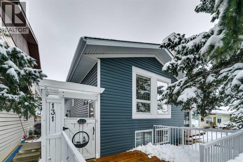 Duplex for Sale in 131 Woodglen Way SW|Calgary, Alberta T2W4L9