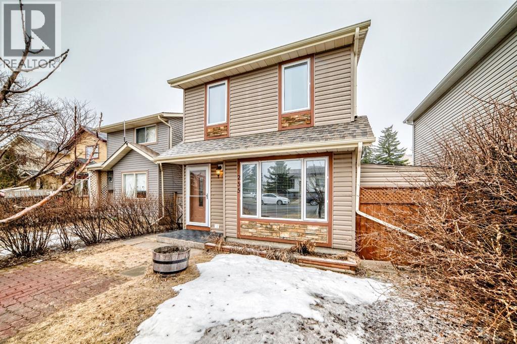 House for Sale in 255 Falshire Way NE|Calgary, Alberta T3J2B3