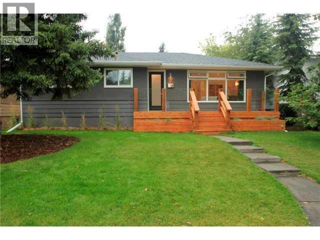 House for Sale in 113 Langton Drive SW|Calgary, Alberta T3E5G1