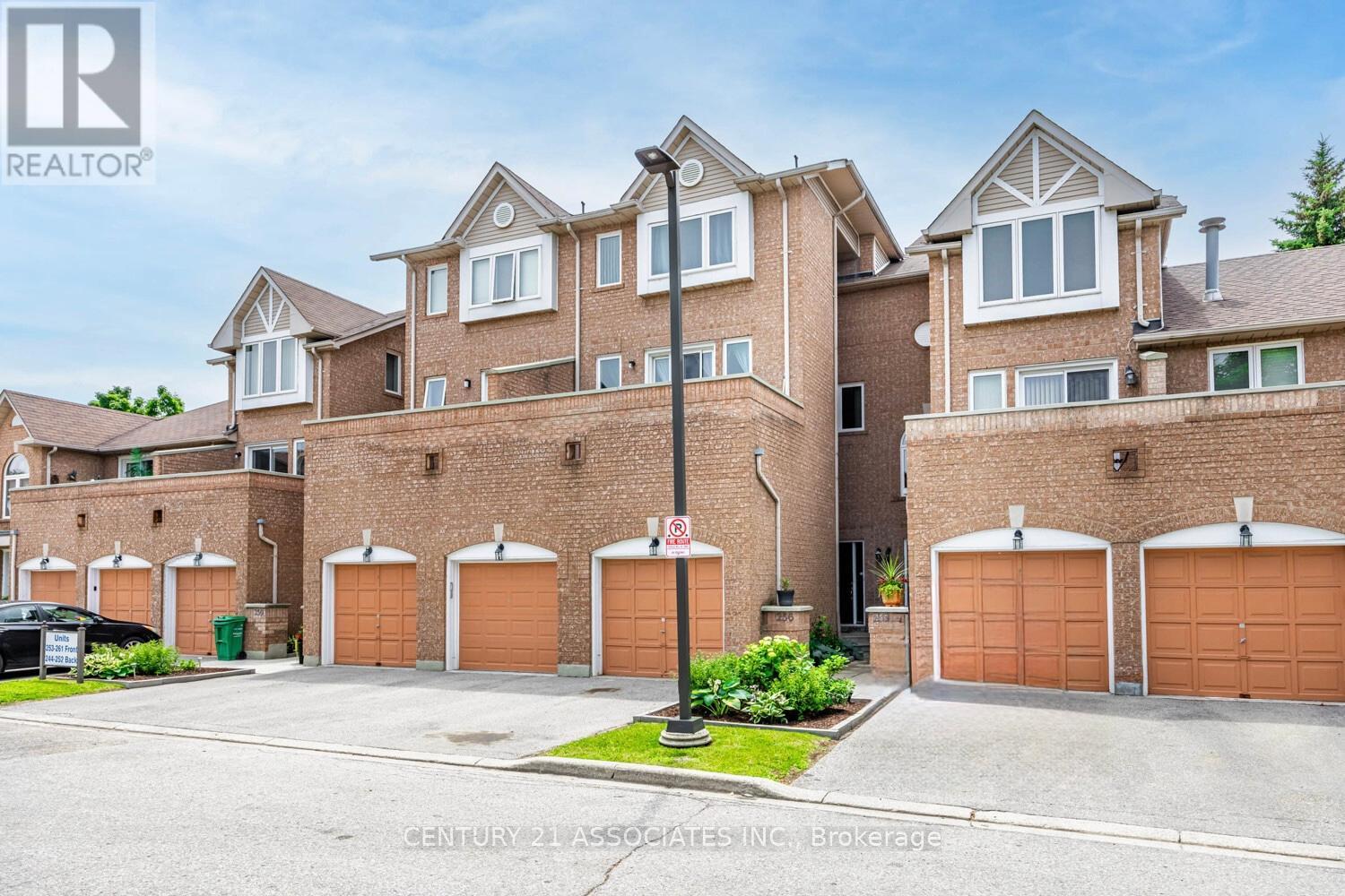 Row / Townhouse for Sale in 256 - 60 BARONDALE DRIVE|Mississauga (Hurontario), Ontario L4Z3N8 2