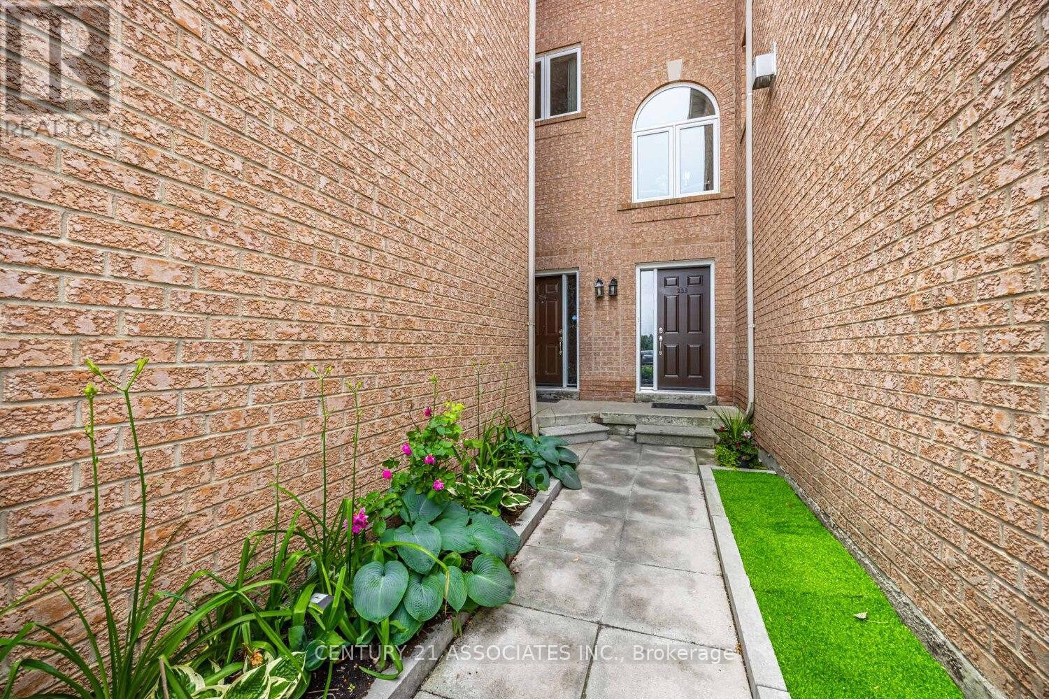 Row / Townhouse for Sale in 256 - 60 BARONDALE DRIVE|Mississauga (Hurontario), Ontario L4Z3N8 4