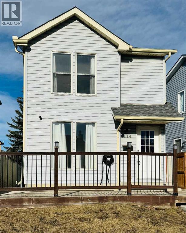 House for Sale in 114 Castledale Way NE|Calgary, Alberta T3J2A2
