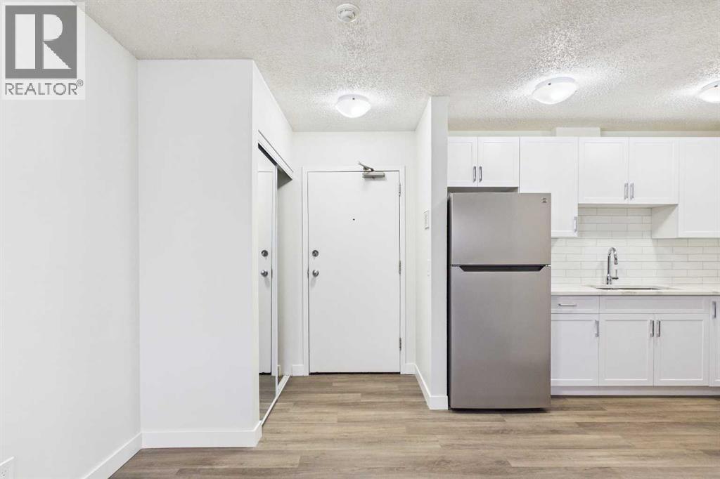 Apartment for Sale in 111, 1712 38 Street SE|Calgary, Alberta T2A1H1 4