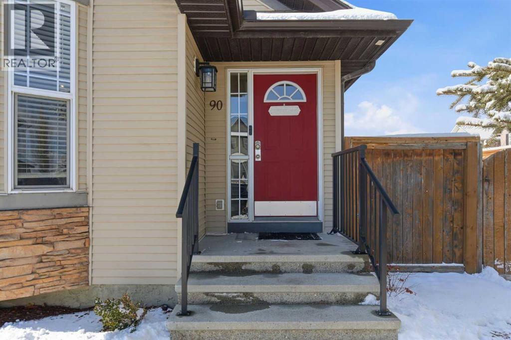 House for Sale in 90 Cranberry Square|Calgary, Alberta T3M1J5 3