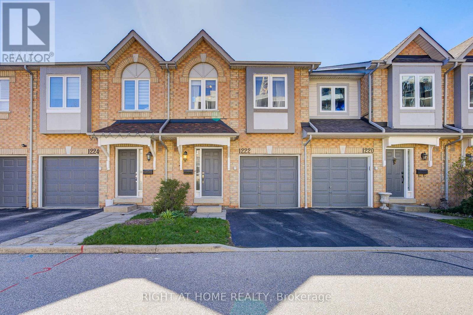 Row / Townhouse for Sale in 34 - 1222 PARKWEST PLACE|Mississauga (Lakeview), Ontario L5E3K9