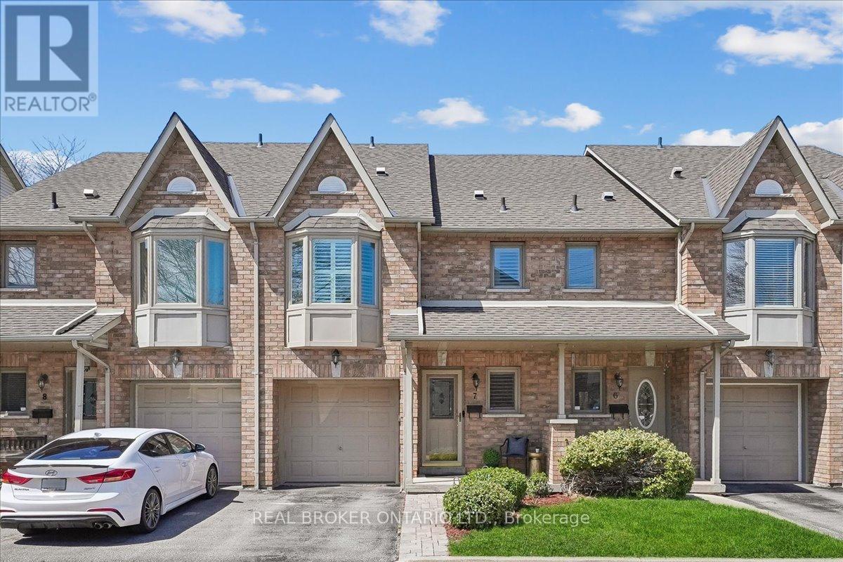 Row / Townhouse for Sale in UNIT 7 - 1385 LAKESHORE ROAD W|Mississauga (Clarkson), Ontario L5J4T6