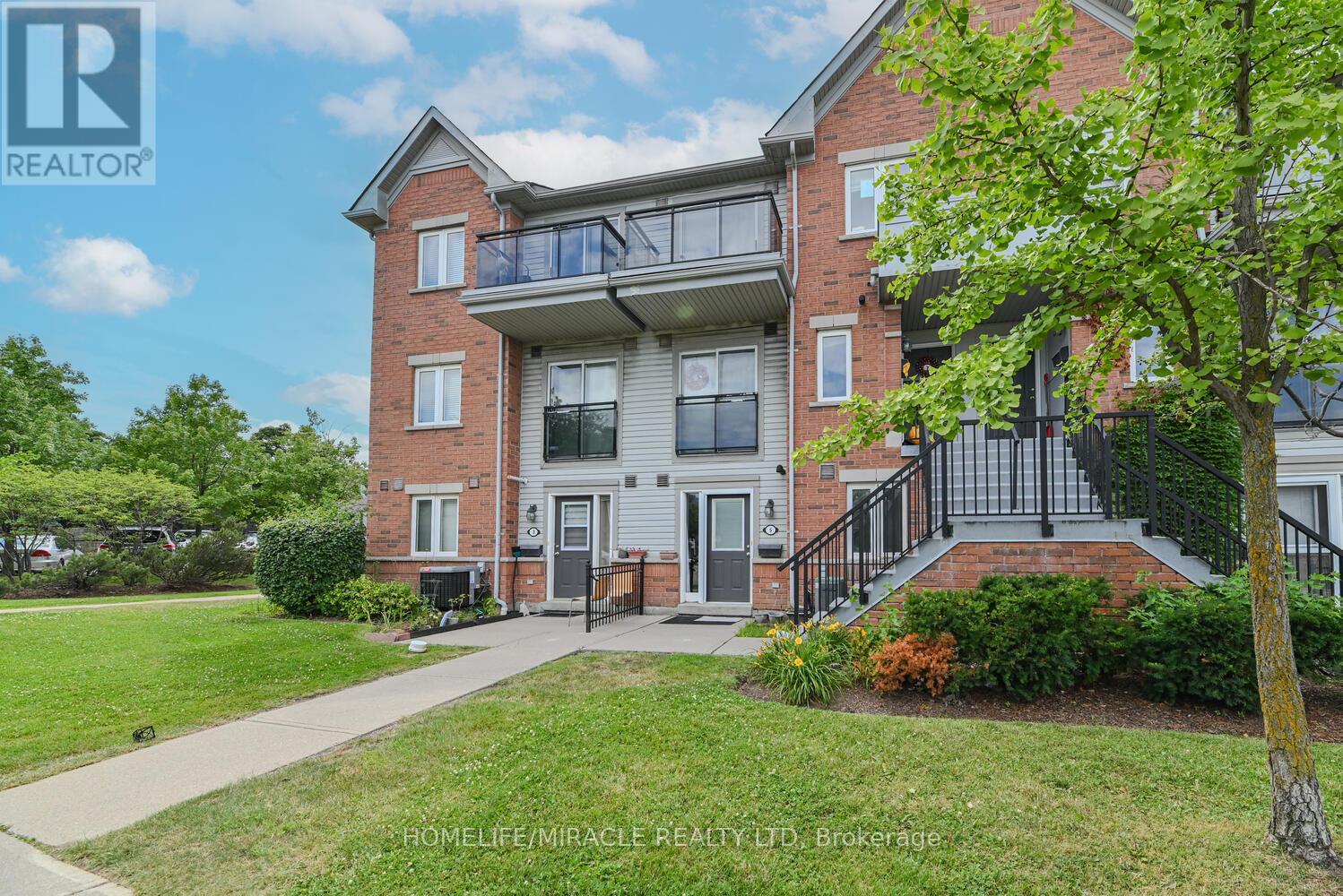 Row / Townhouse for Sale in 5 - 4620 GUILDWOOD WAY|Mississauga (Hurontario), Ontario L5R4H4 2