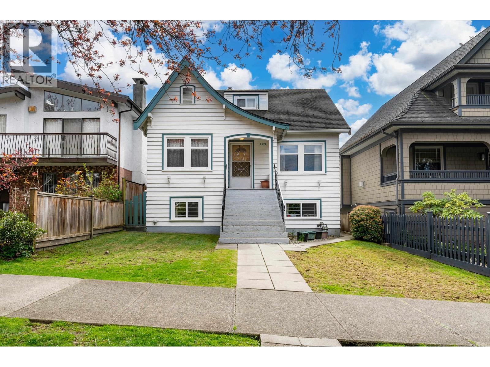 2578 OXFORD STREET|Vancouver, British Columbia V5K1N1