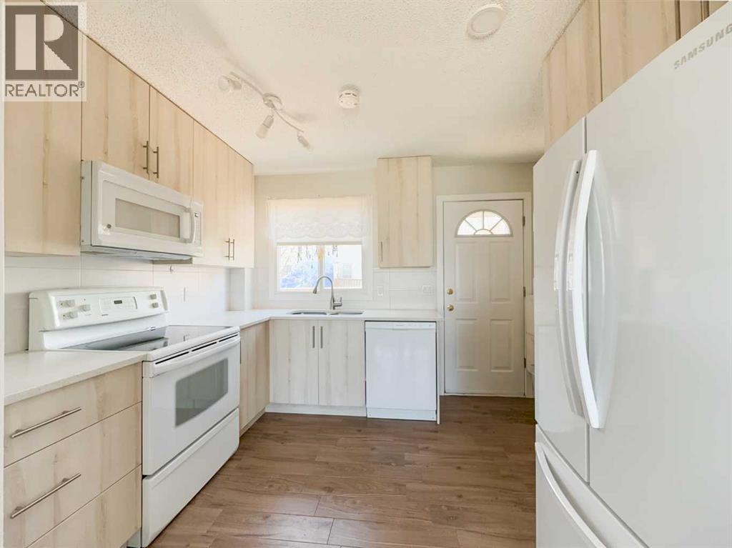 Row / Townhouse for Sale in 1105 53 Street SE|Calgary, Alberta T2A1V5 2