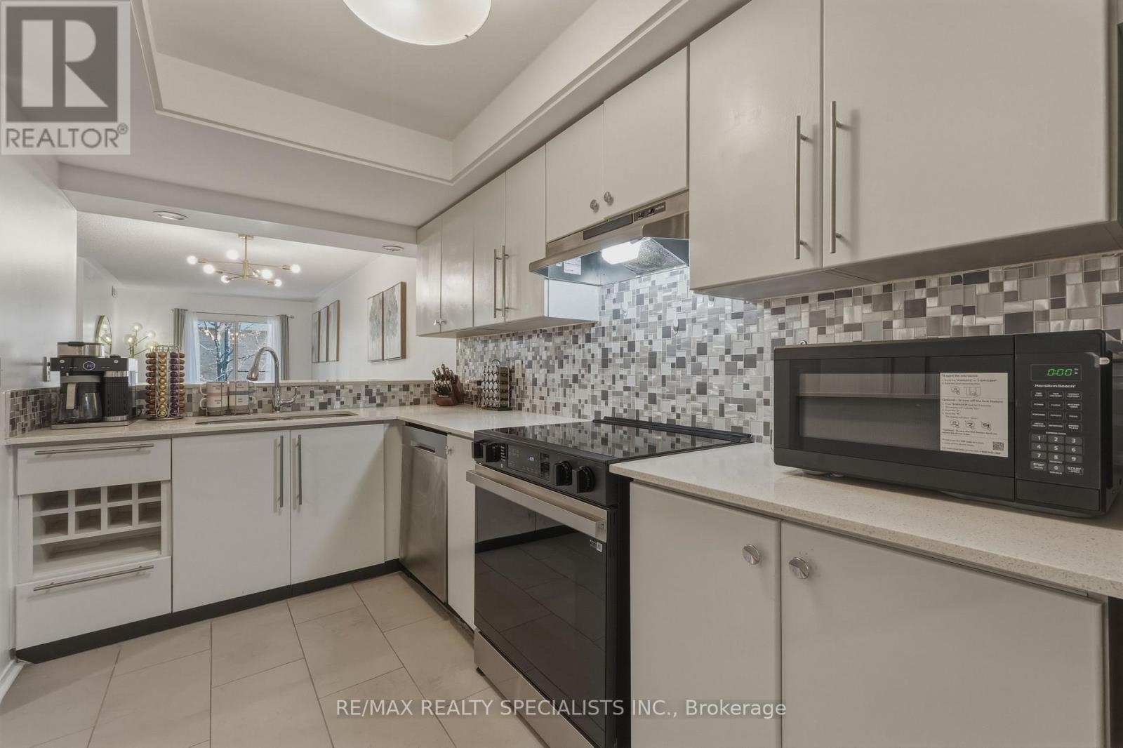 Row / Townhouse for Sale in 182 - 103 BRISTOL ROAD|Mississauga (Hurontario), Ontario L4Z3P4 5