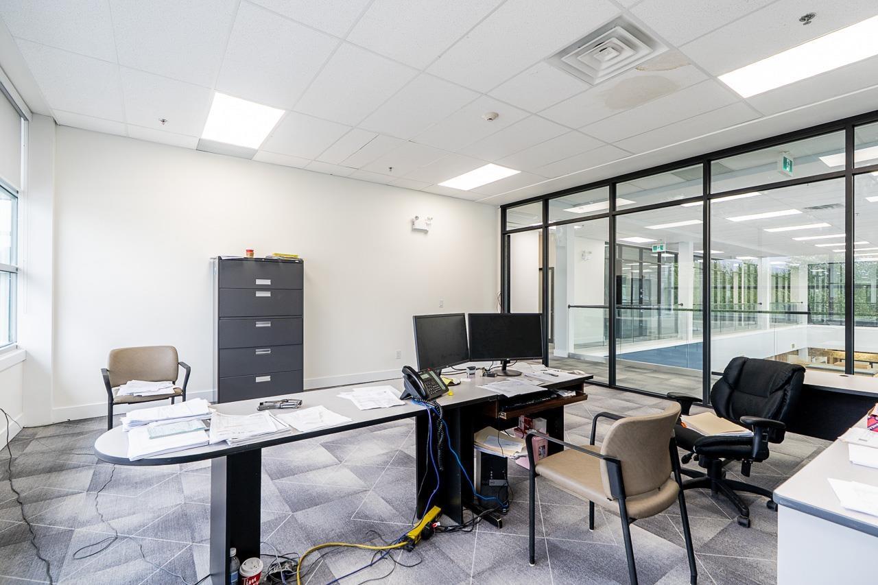 19025 52 AVENUE, Surrey, BC photo 4
