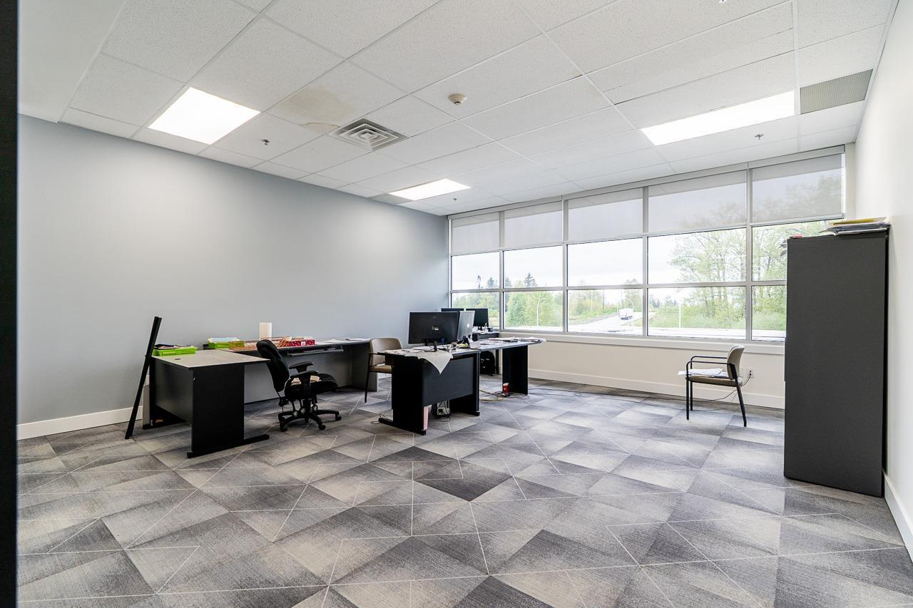 19025 52 AVENUE, Surrey, BC photo 3