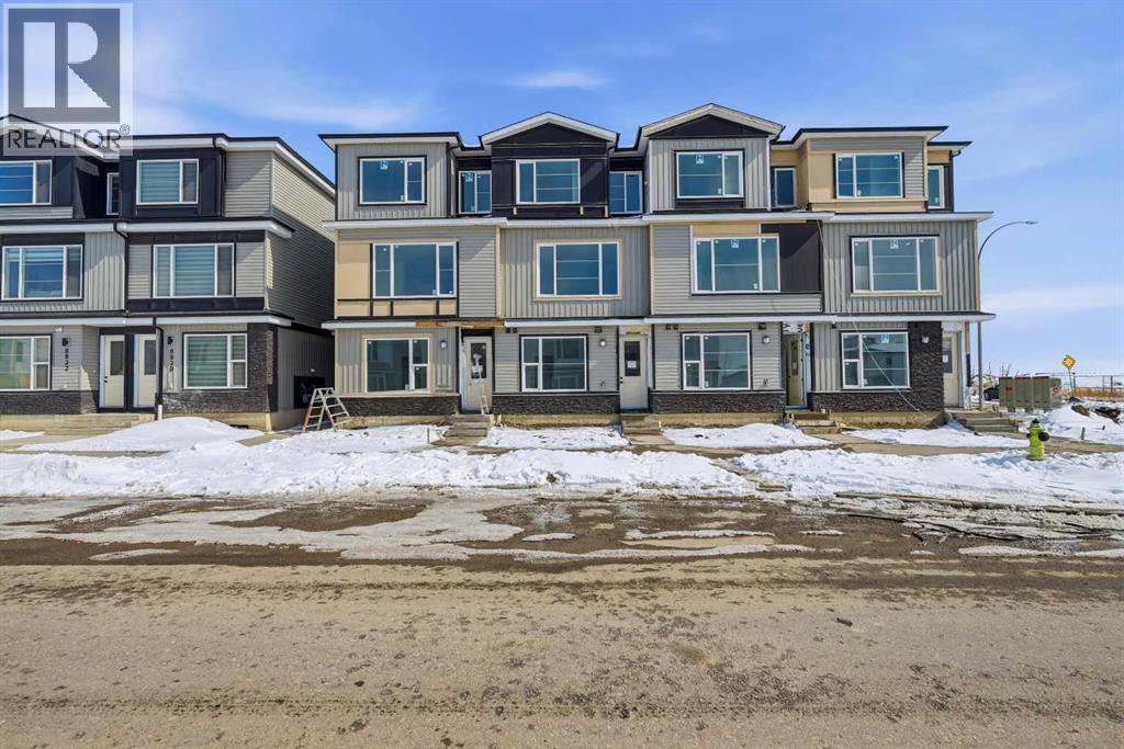 Row / Townhouse for Sale in 8814 48 Street NE|Calgary, Alberta T3J5N8