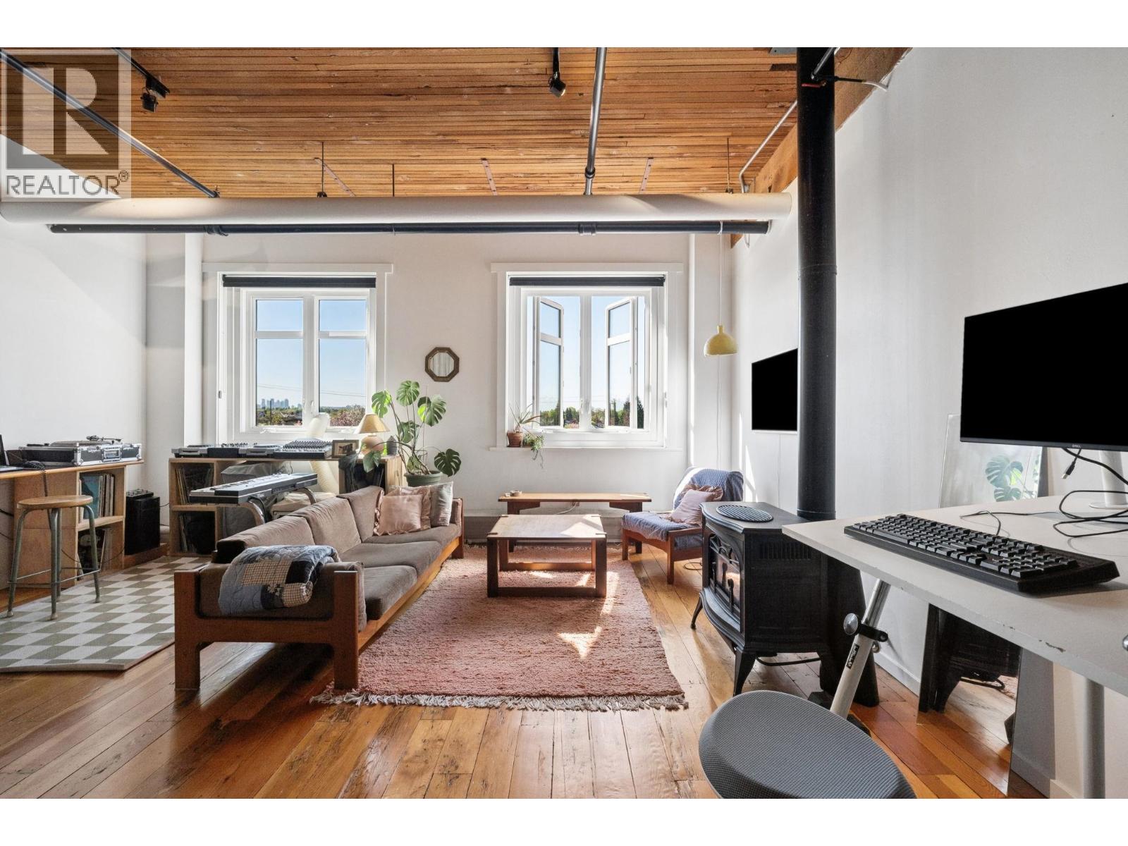 321 2556 E HASTINGS STREET|Vancouver, British Columbia V5K1Z3